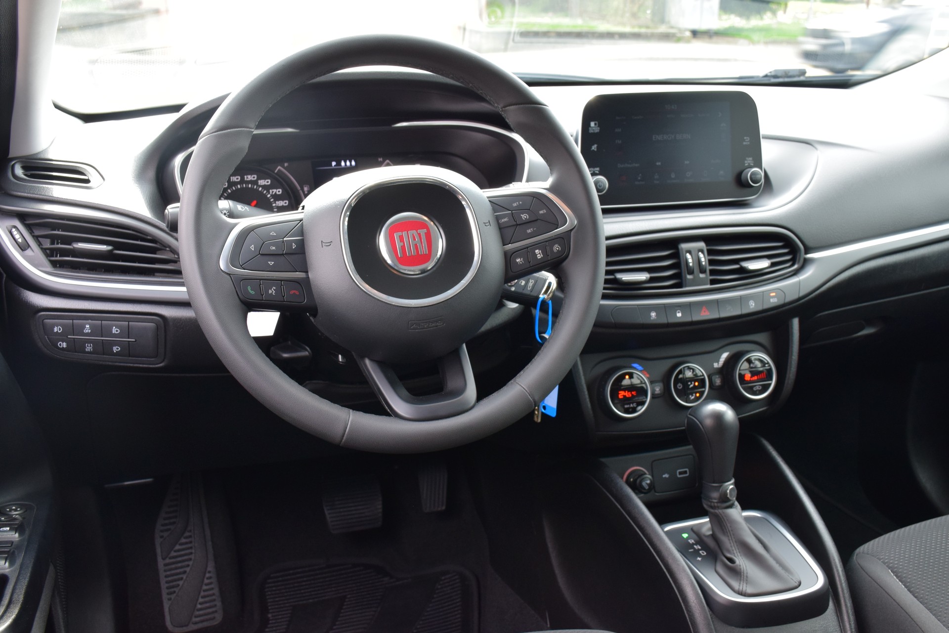 FIAT Tipo 1.6MJ Station Wagon Lounge DCT-image-11