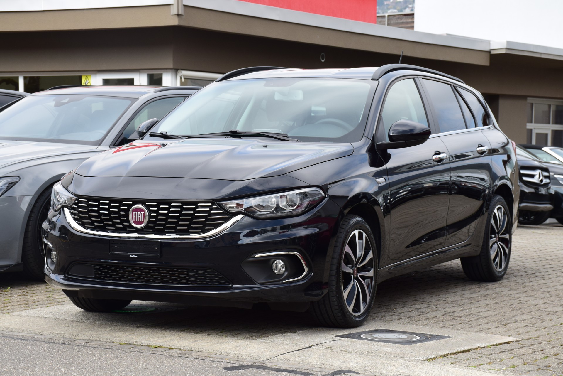 FIAT Tipo 1.6MJ Station Wagon Lounge DCT-image-1