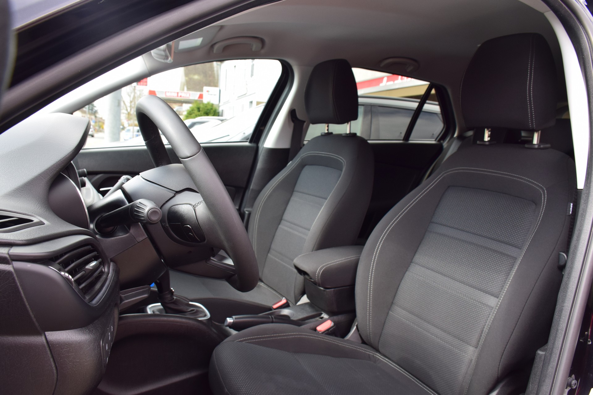 FIAT Tipo 1.6MJ Station Wagon Lounge DCT-image-13