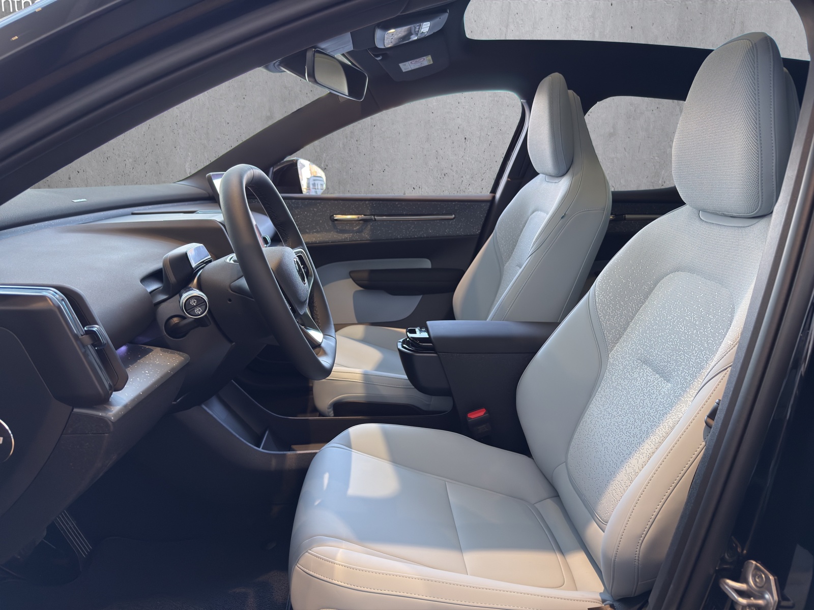 Image VOLVO EX-30 EX30 E60 69kWh Single Motor Extended Range Ultra