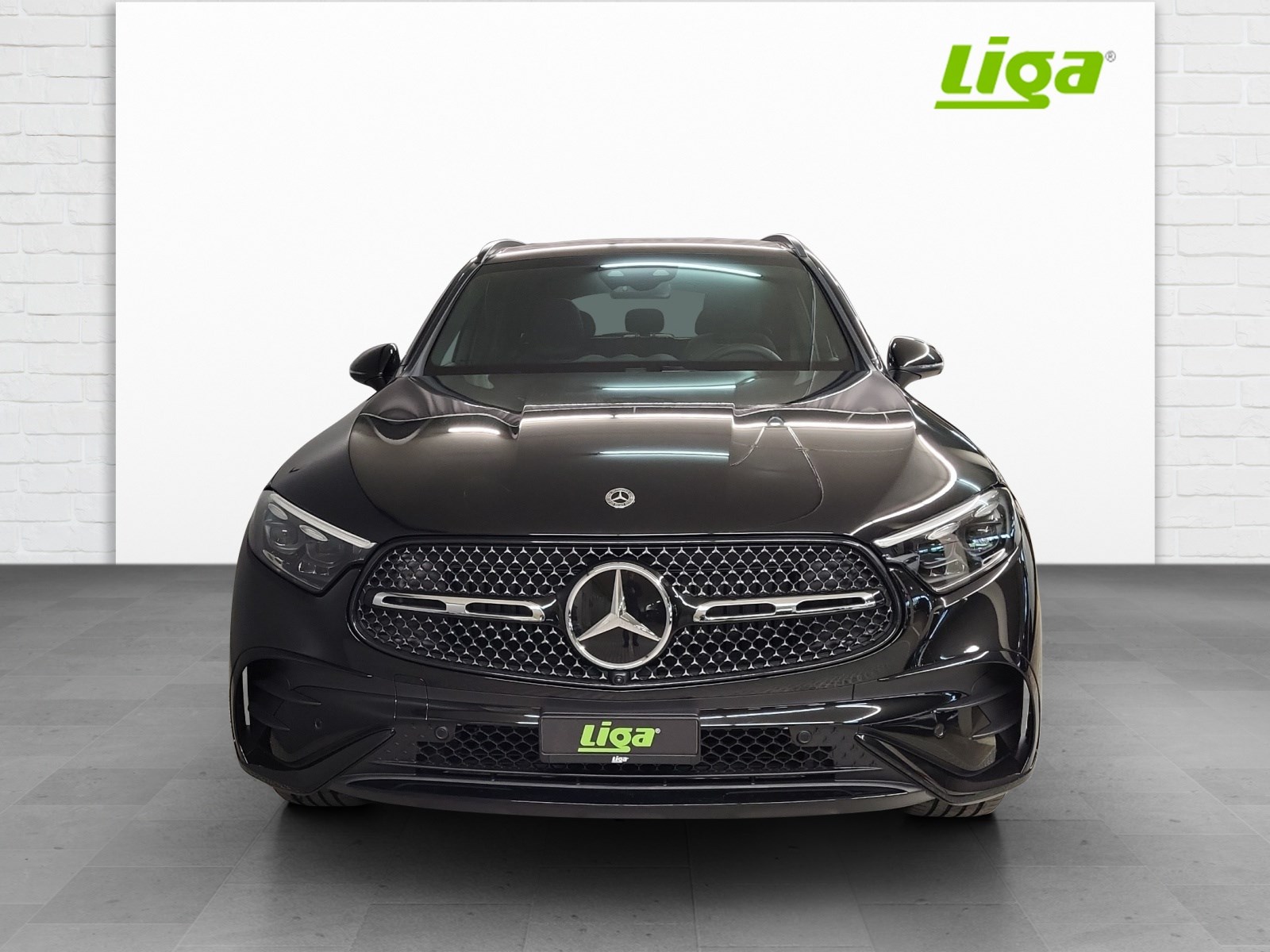 MERCEDES-BENZ GLC 300 AMG Line 4Matic-showroom-element-2