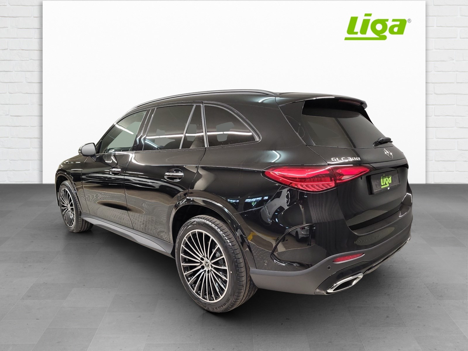 MERCEDES-BENZ GLC 300 AMG Line 4Matic-showroom-element-3