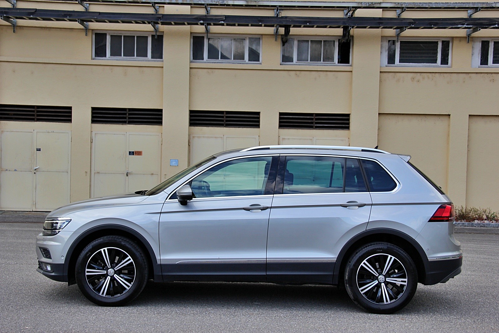 VW Tiguan 2.0 TDI SCR Highline 4Motion DSG-showroom-element-1