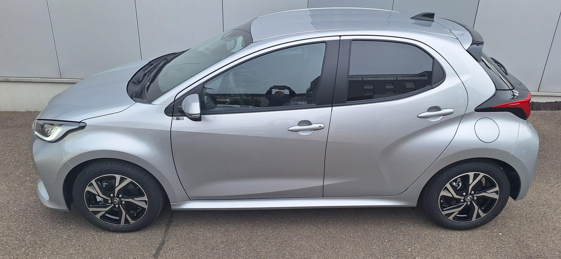 TOYOTA Yaris 1.5 VVT-i HSD Trend-showroom-element-1