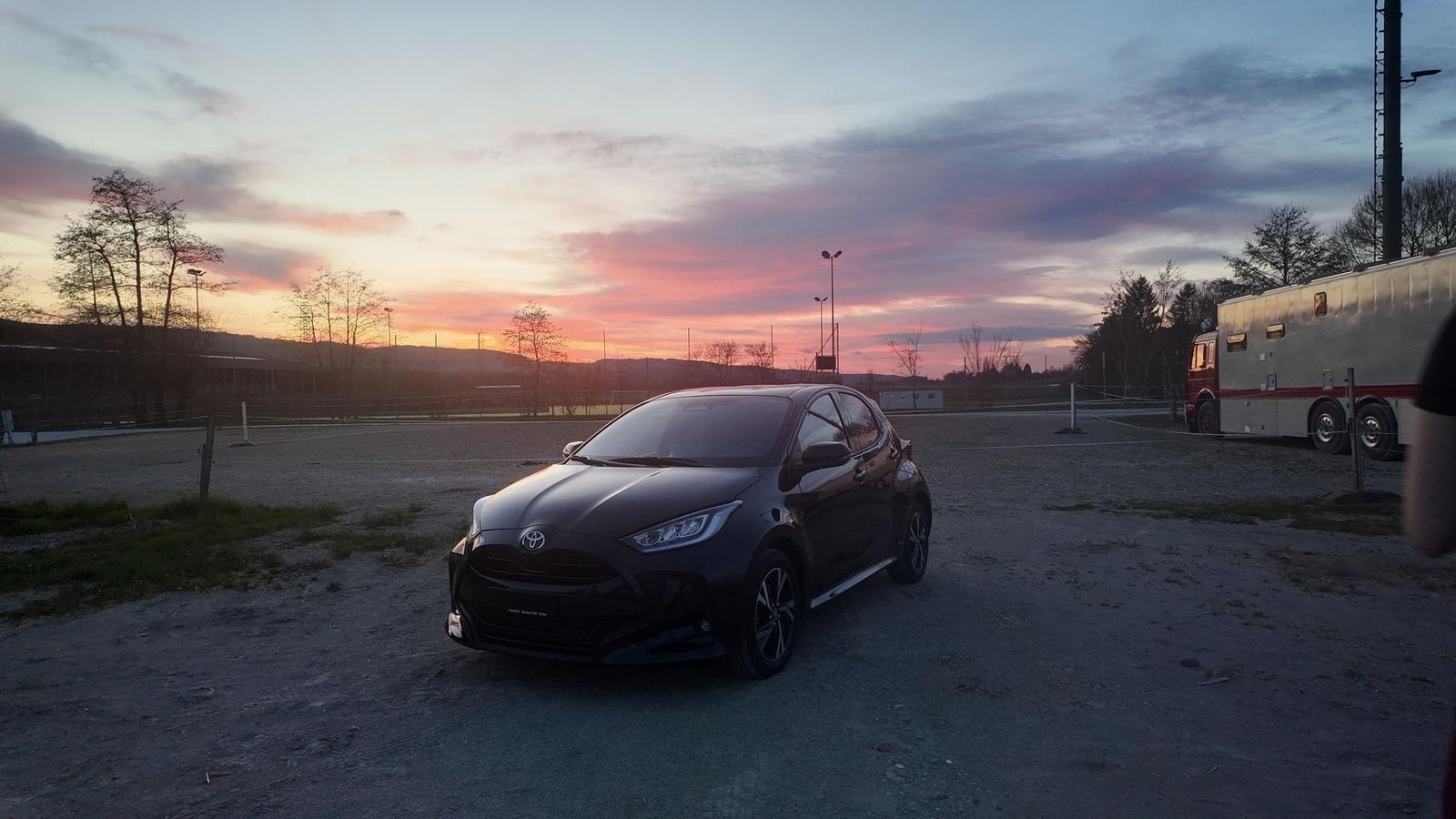 TOYOTA Yaris 1.5 Comfort e-CVT
