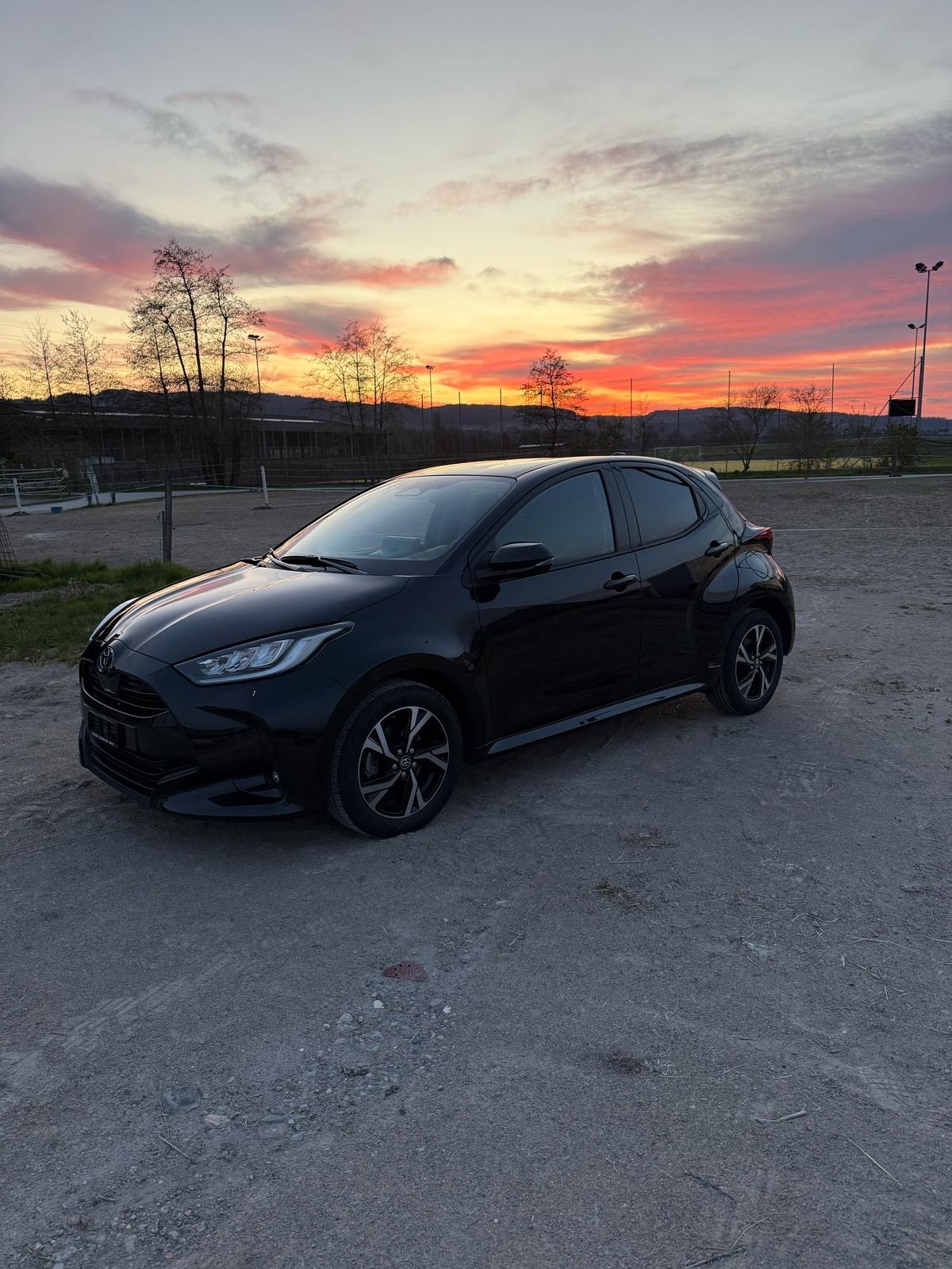 TOYOTA Yaris 1.5 Comfort e-CVT-image-1