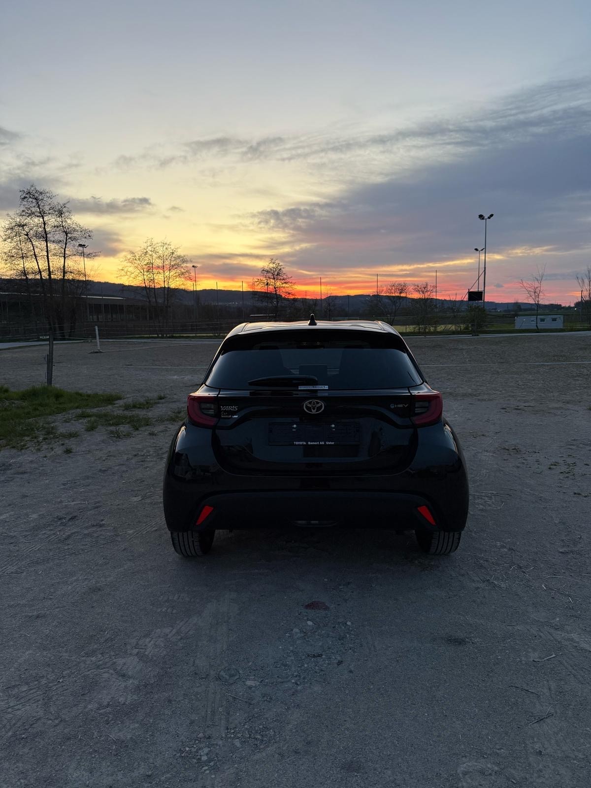 TOYOTA Yaris 1.5 Comfort e-CVT-image-2