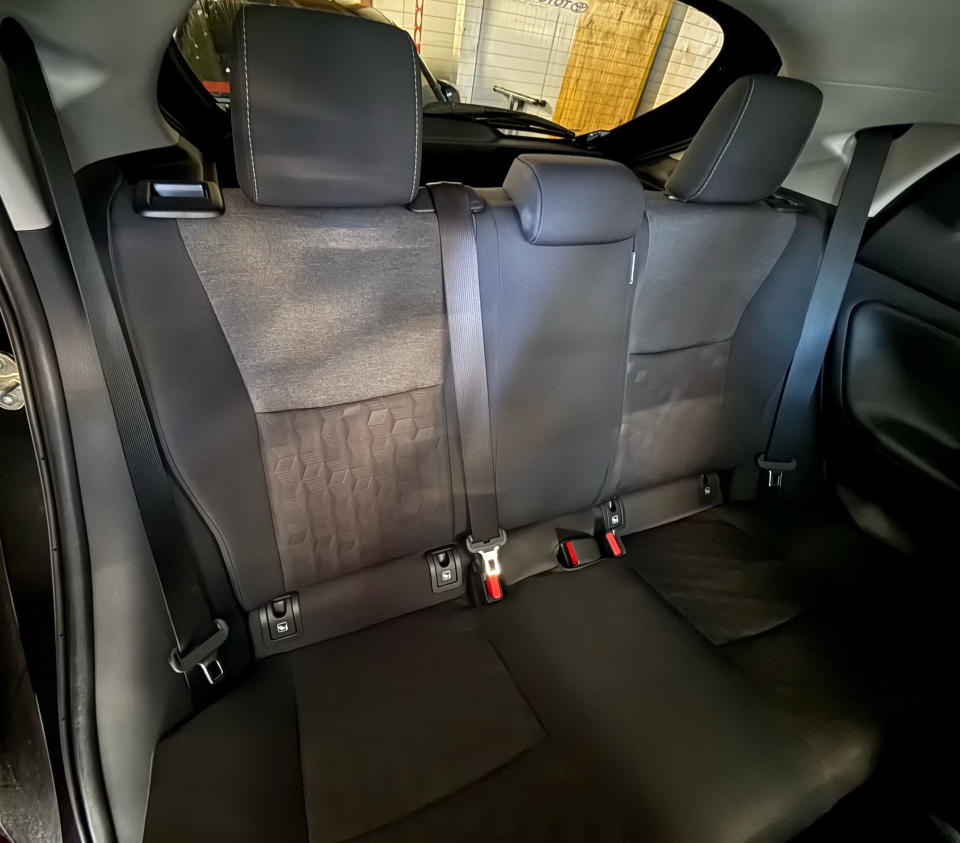TOYOTA Yaris 1.5 Comfort e-CVT-image-4