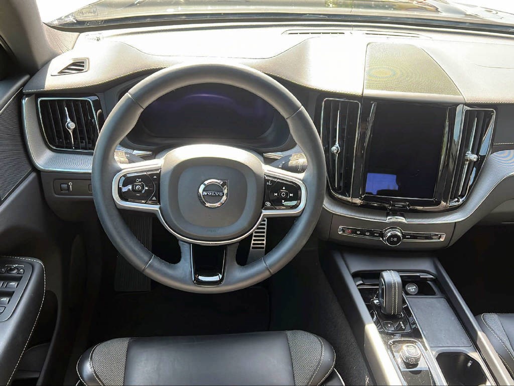 VOLVO XC60 2.0 B5 MH R-Design AWD-image-7