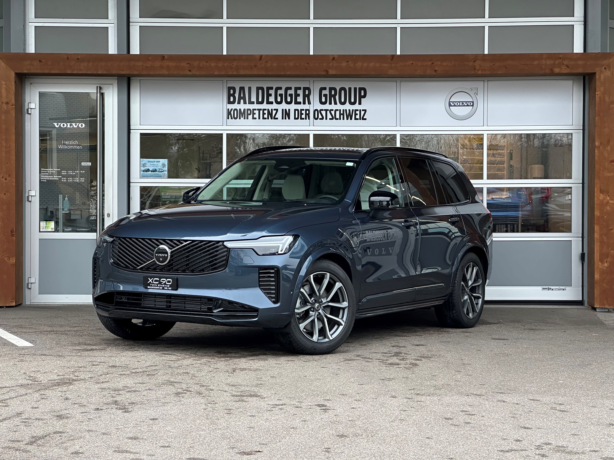 VOLVO XC90 2.0 (SUV / Geländewagen) Volvo VOLVO XC90 2.0 (SUV / Geländewagen)