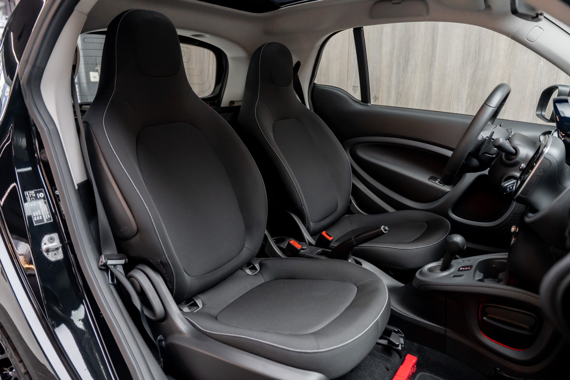 SMART fortwo citypassion twinmatic all Black | 90 PS-showroom-element-3