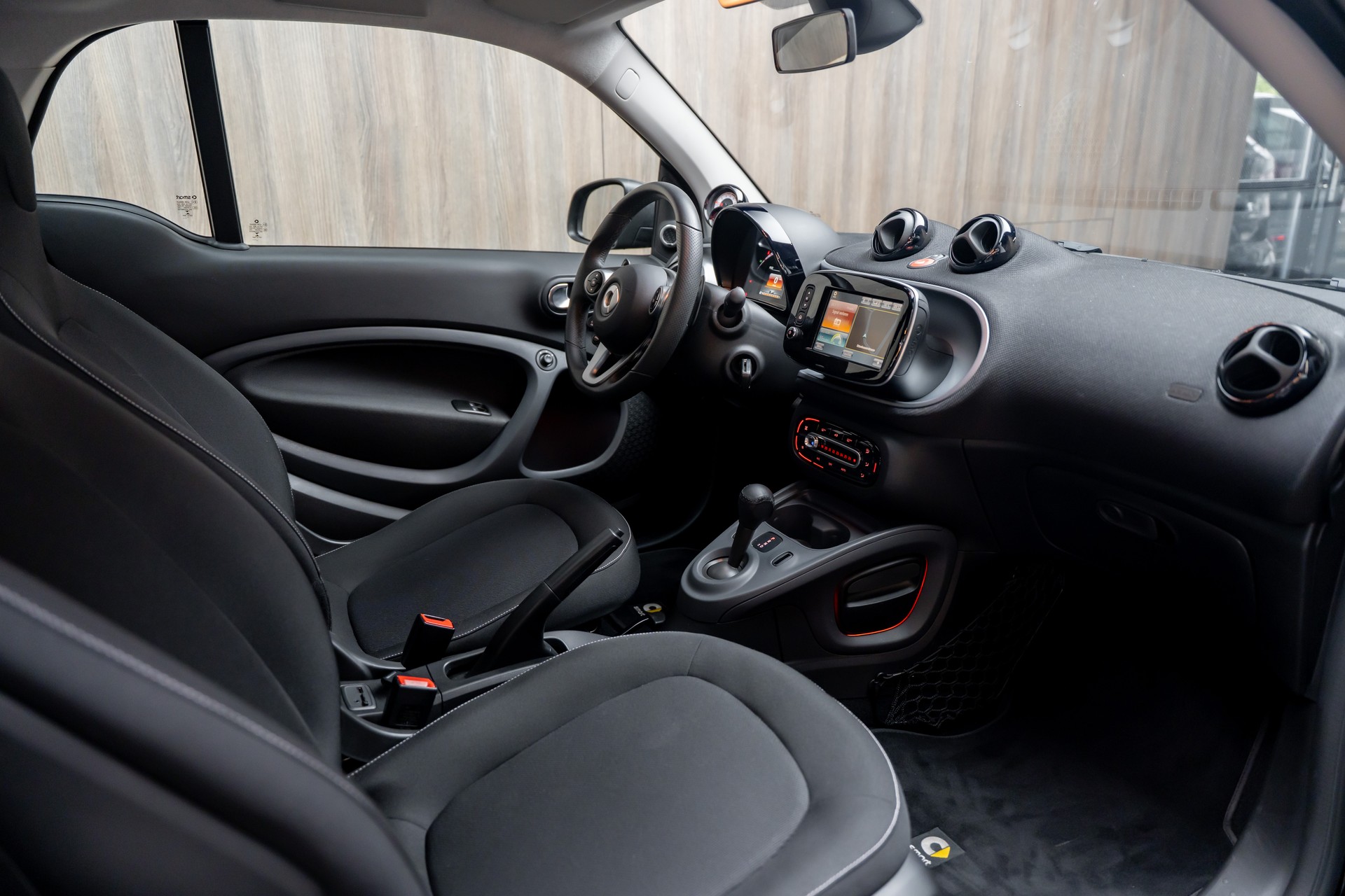 SMART fortwo citypassion twinmatic all Black | 90 PS-showroom-element-2