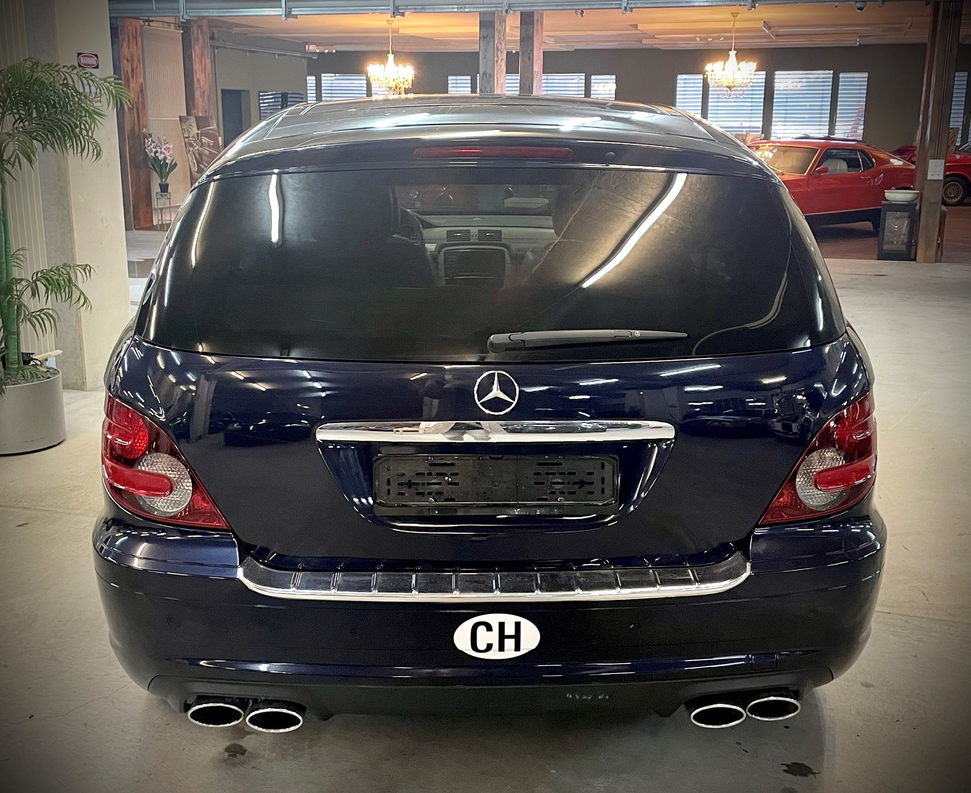 MERCEDES-BENZ R 63 AMG L 4Matic 7G-Tronic-image-4