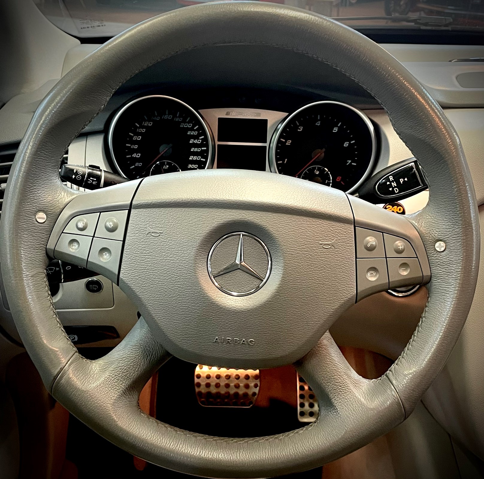 MERCEDES-BENZ R 63 AMG L 4Matic 7G-Tronic-image-8