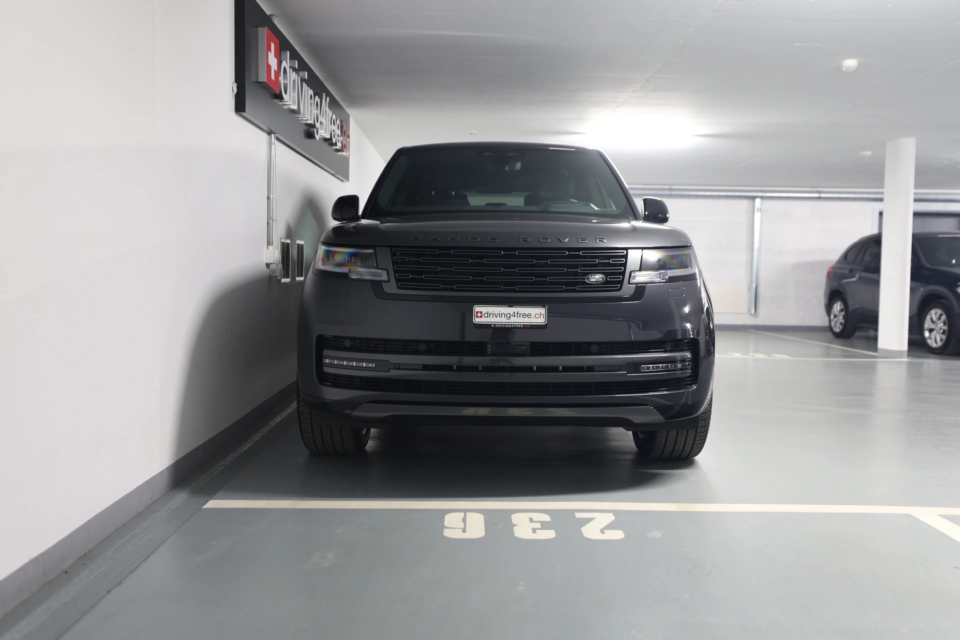 LAND ROVER Range Rover P550e Si6 PHEV Autobiography Automatic-showroom-element-3