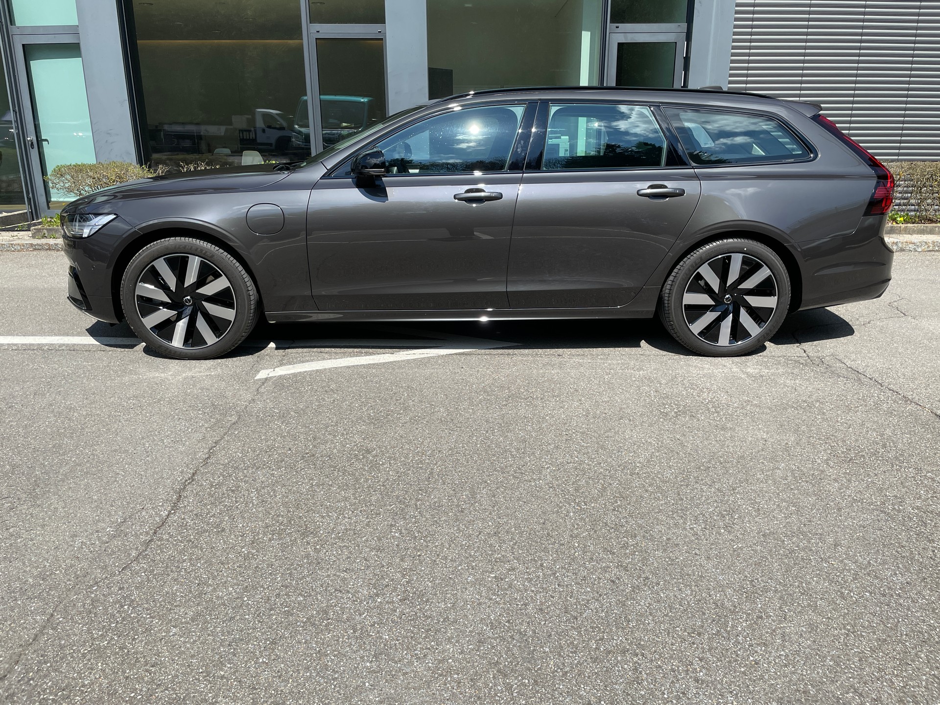 VOLVO V90 T6 eAWD Plug in Hybrid Plus Dark Geartronic-showroom-element-1