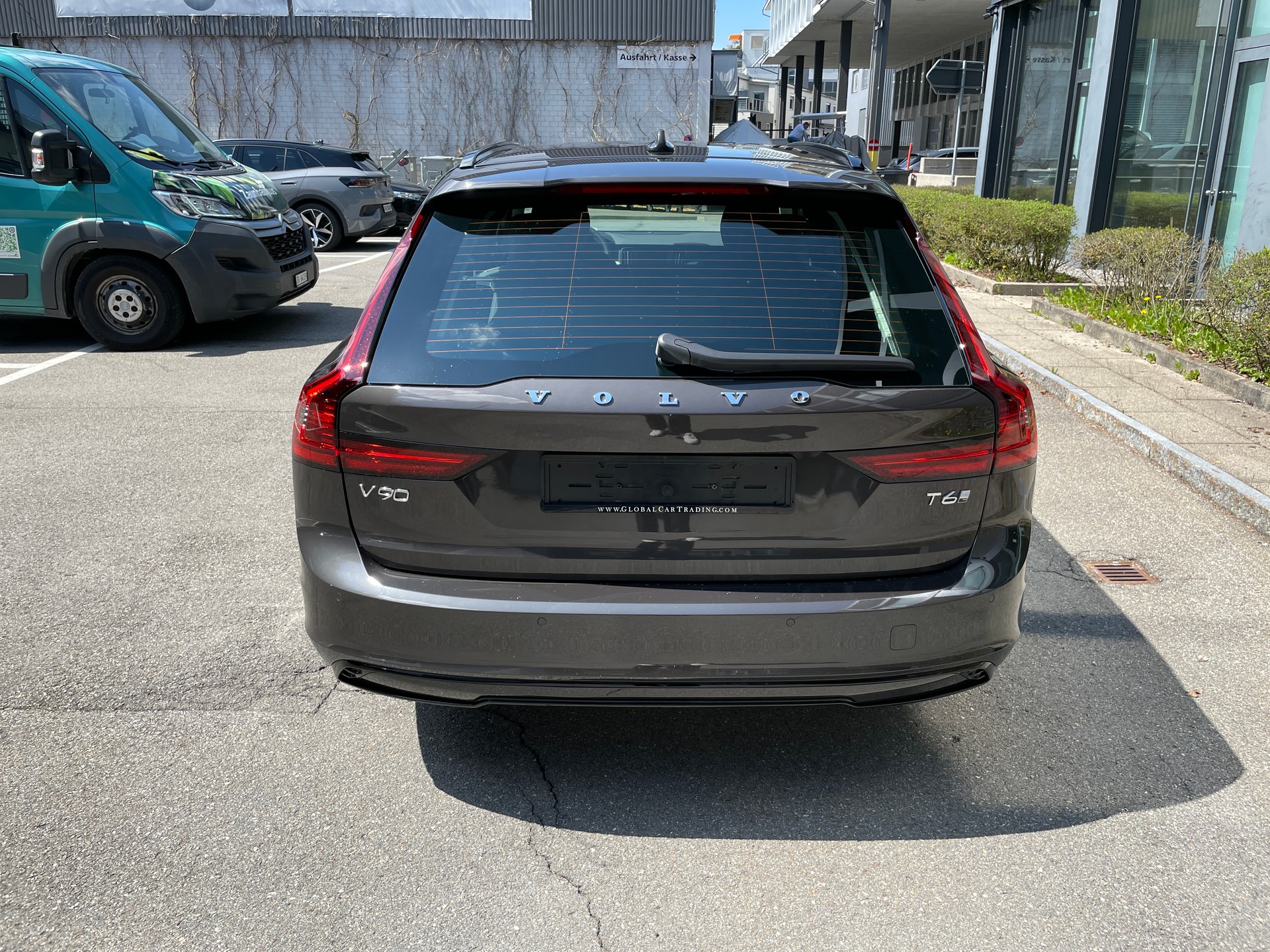 VOLVO V90 T6 eAWD Plug in Hybrid Plus Dark Geartronic-showroom-element-3