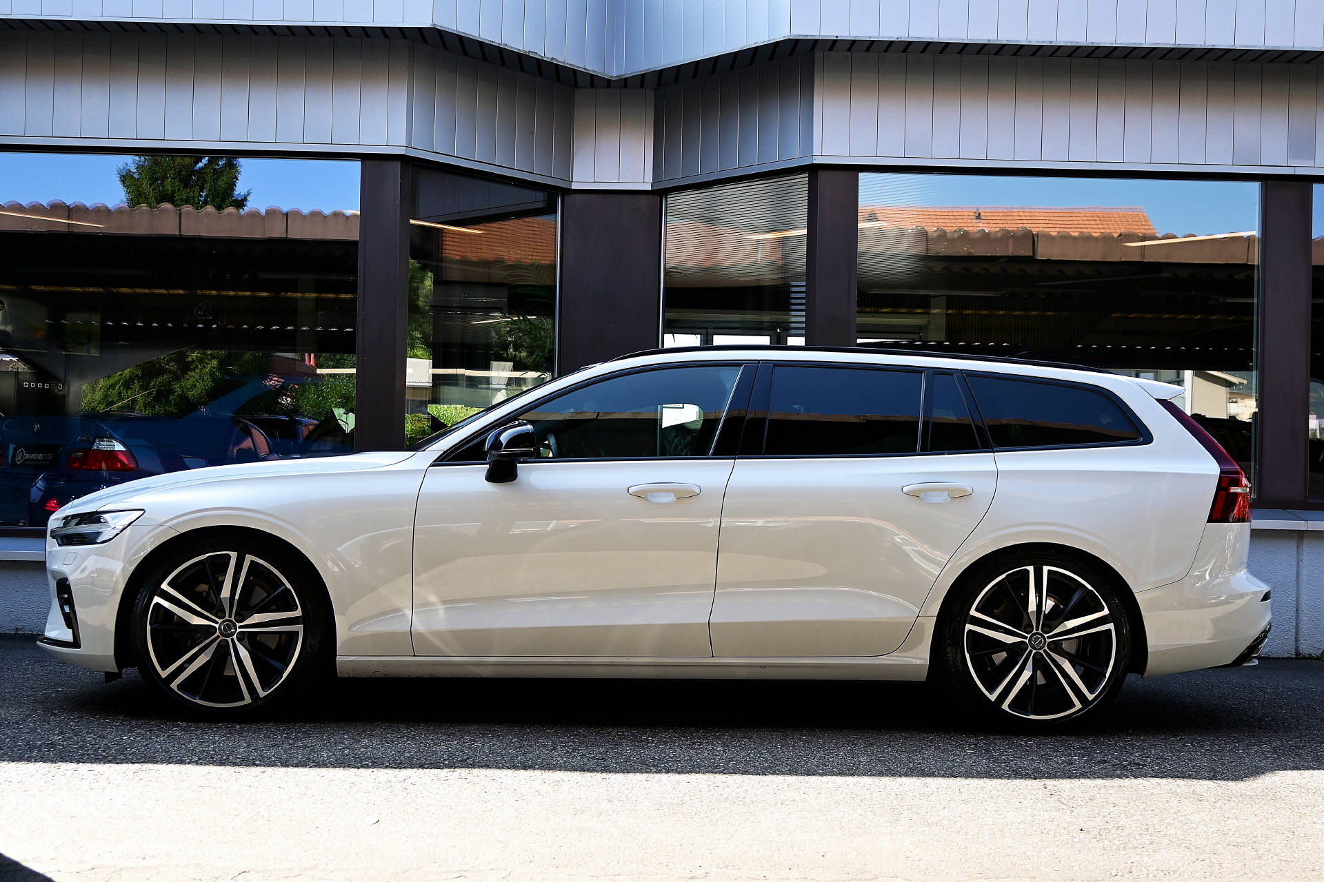 VOLVO V60 2.0 T6 R-Design AWD-showroom-element-3