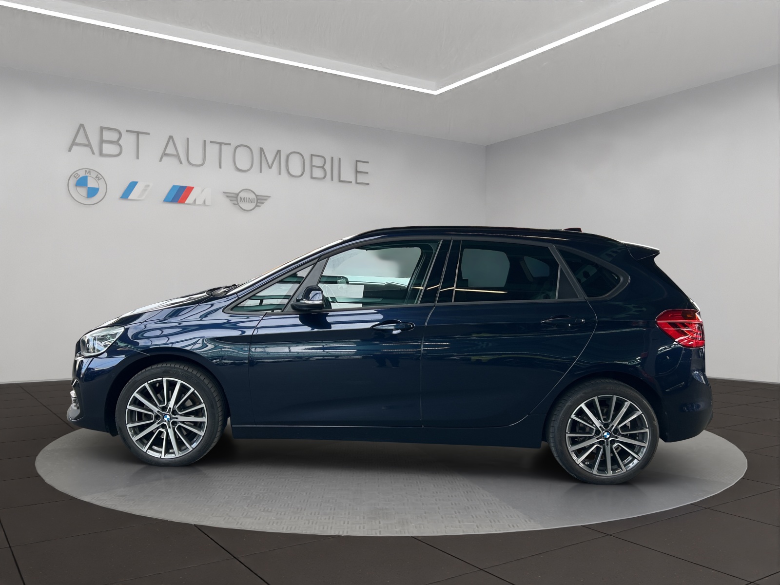 BMW 220d xDrive ActiveT Sport-showroom-element-2