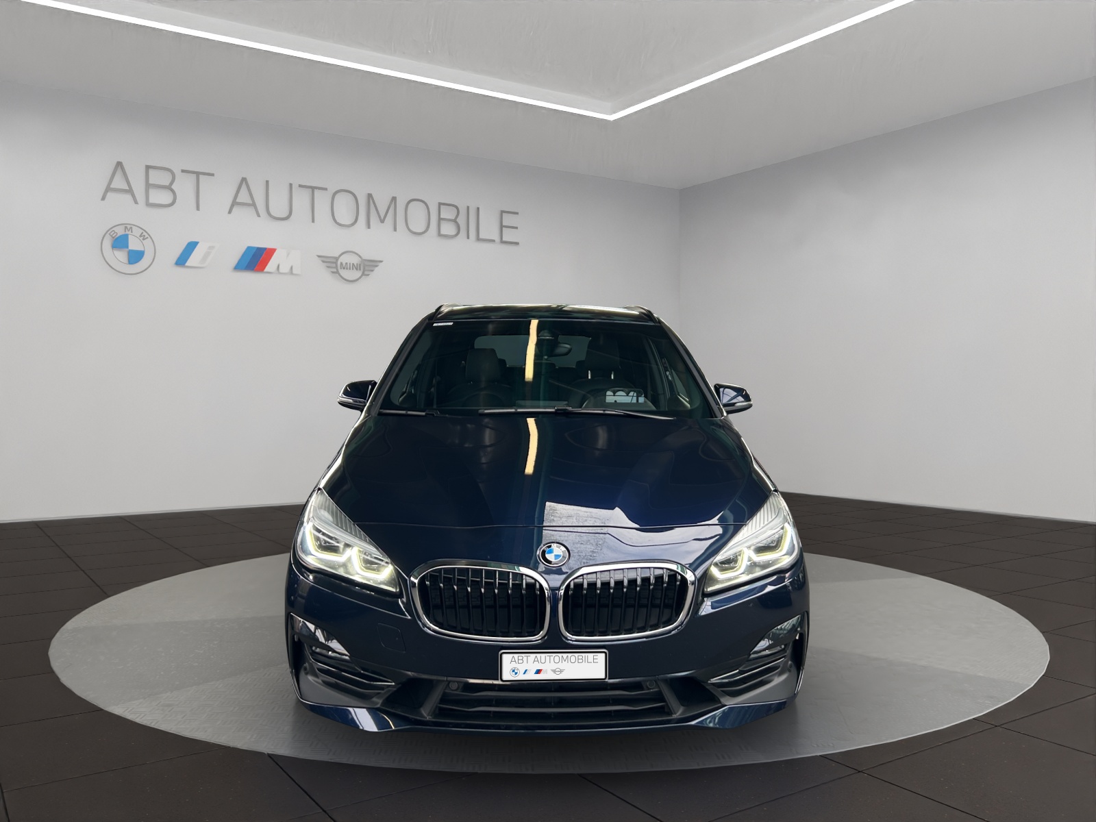 BMW 220d xDrive ActiveT Sport-showroom-element-1