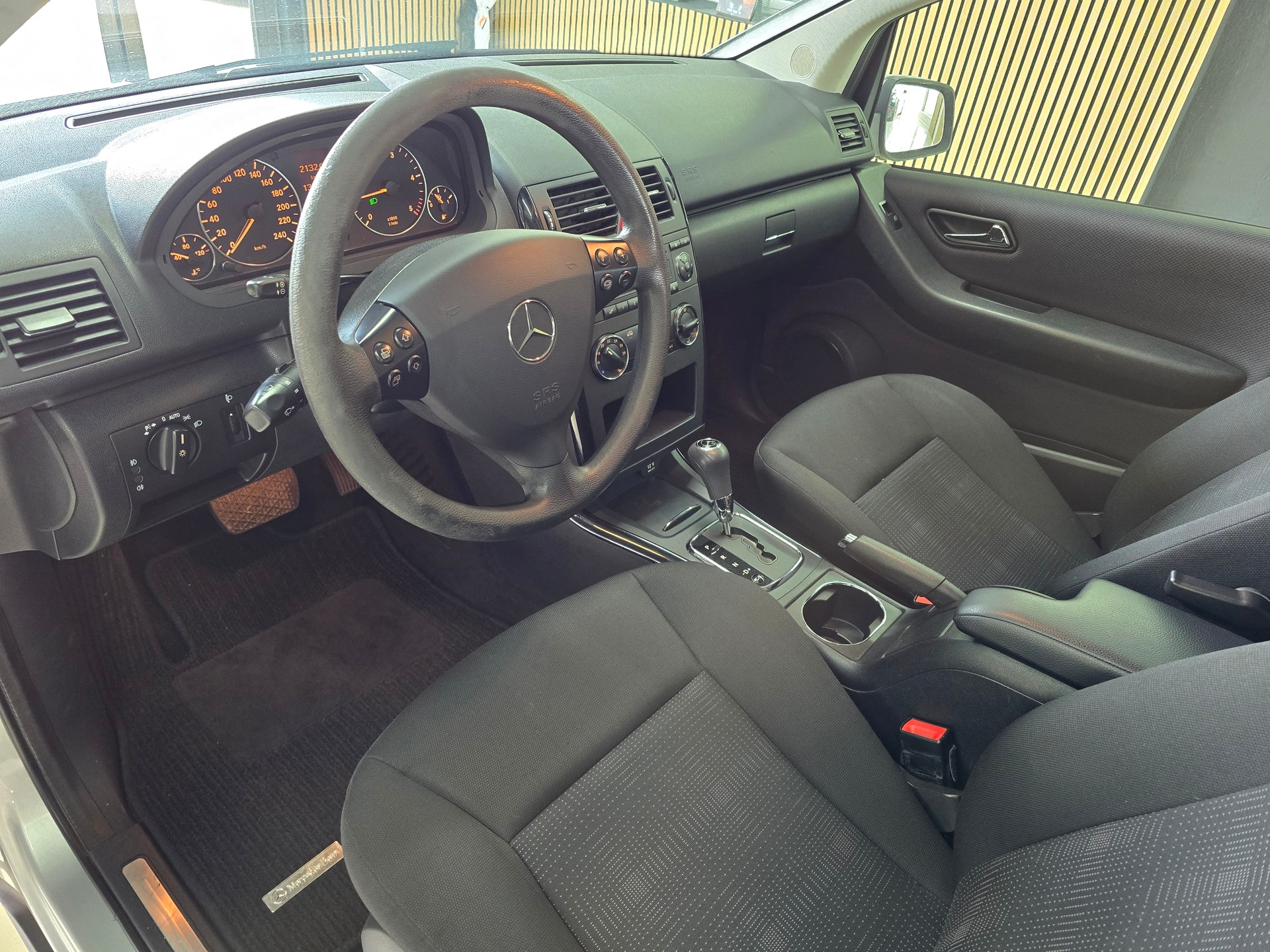 MERCEDES-BENZ A 160 CDI Classic Autotronic-image-7