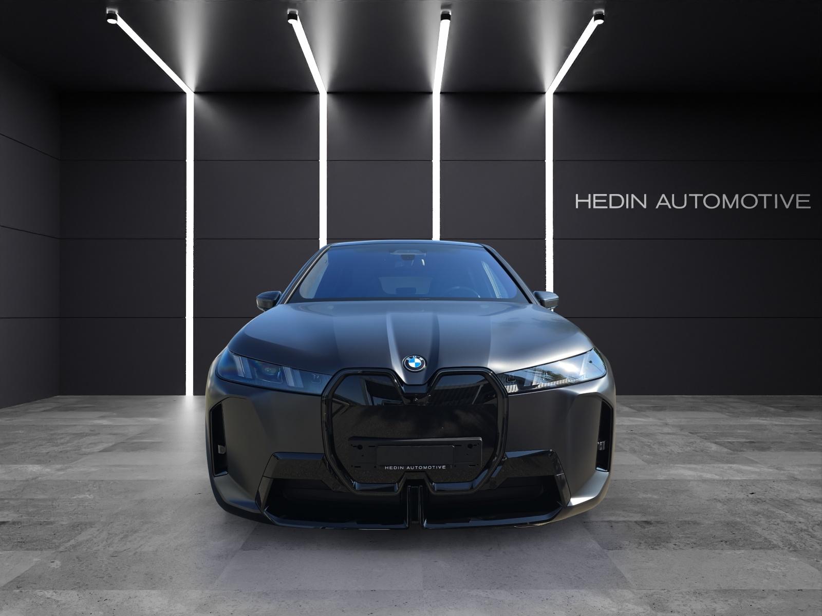 BMW iX xDrive60-showroom-element-1