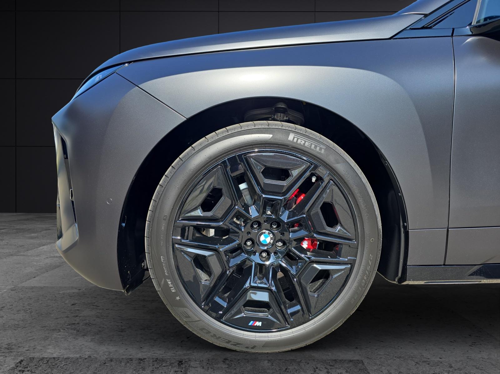 BMW iX xDrive60-showroom-element-3