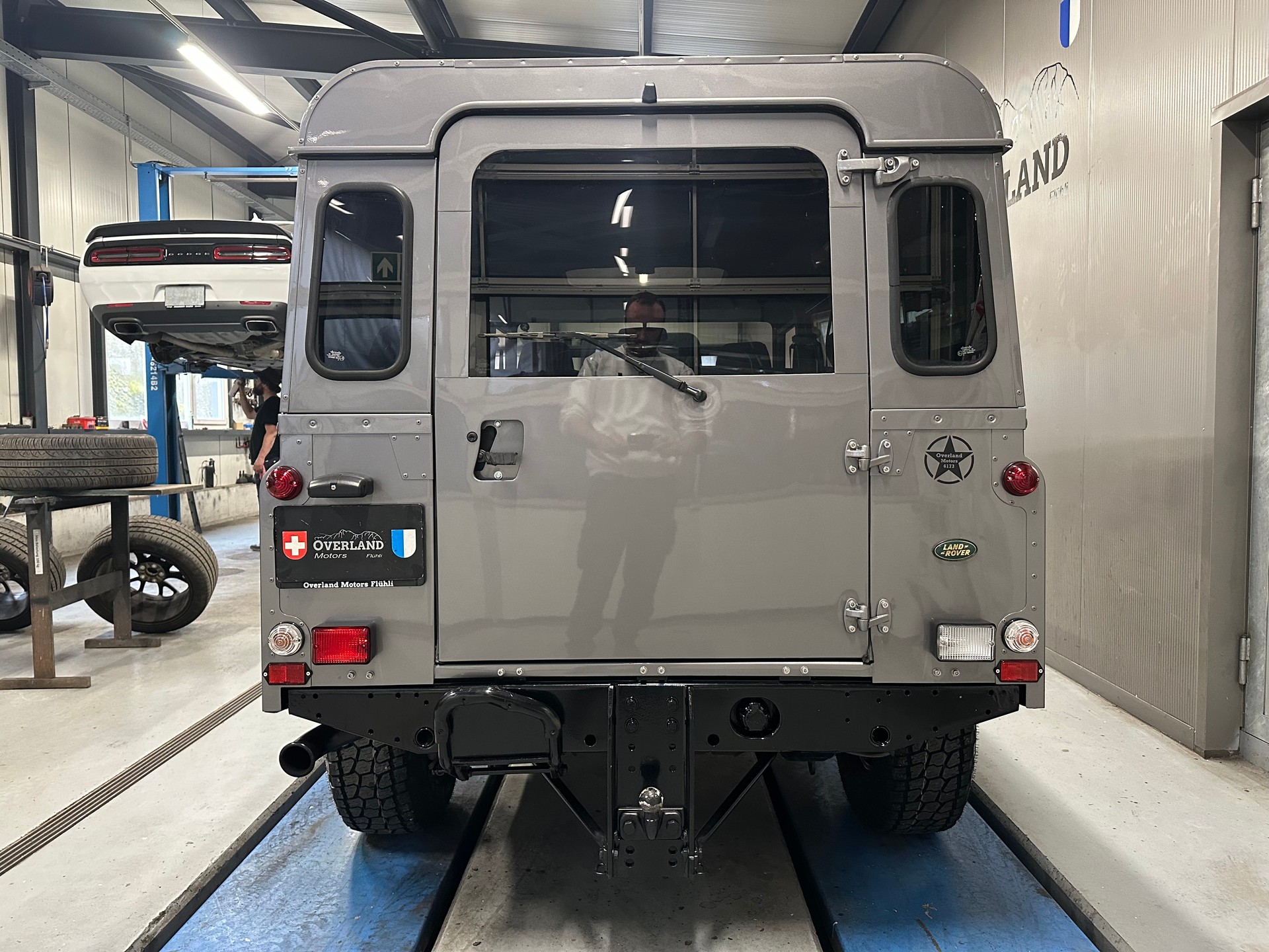 LAND ROVER Defender 110 SW 2.5 Td5-showroom-element-3