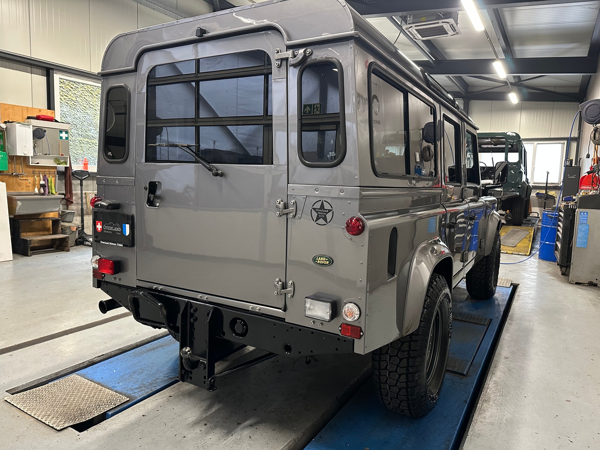 LAND ROVER Defender 110 SW 2.5 Td5-showroom-element-2