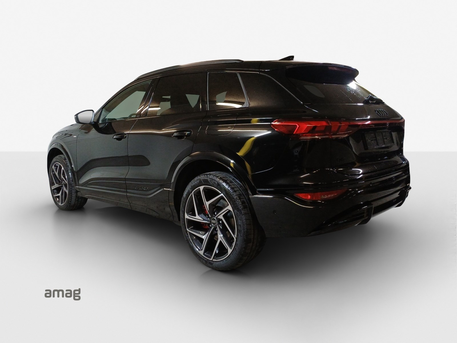 AUDI Q6 e-tron quattro-showroom-element-2