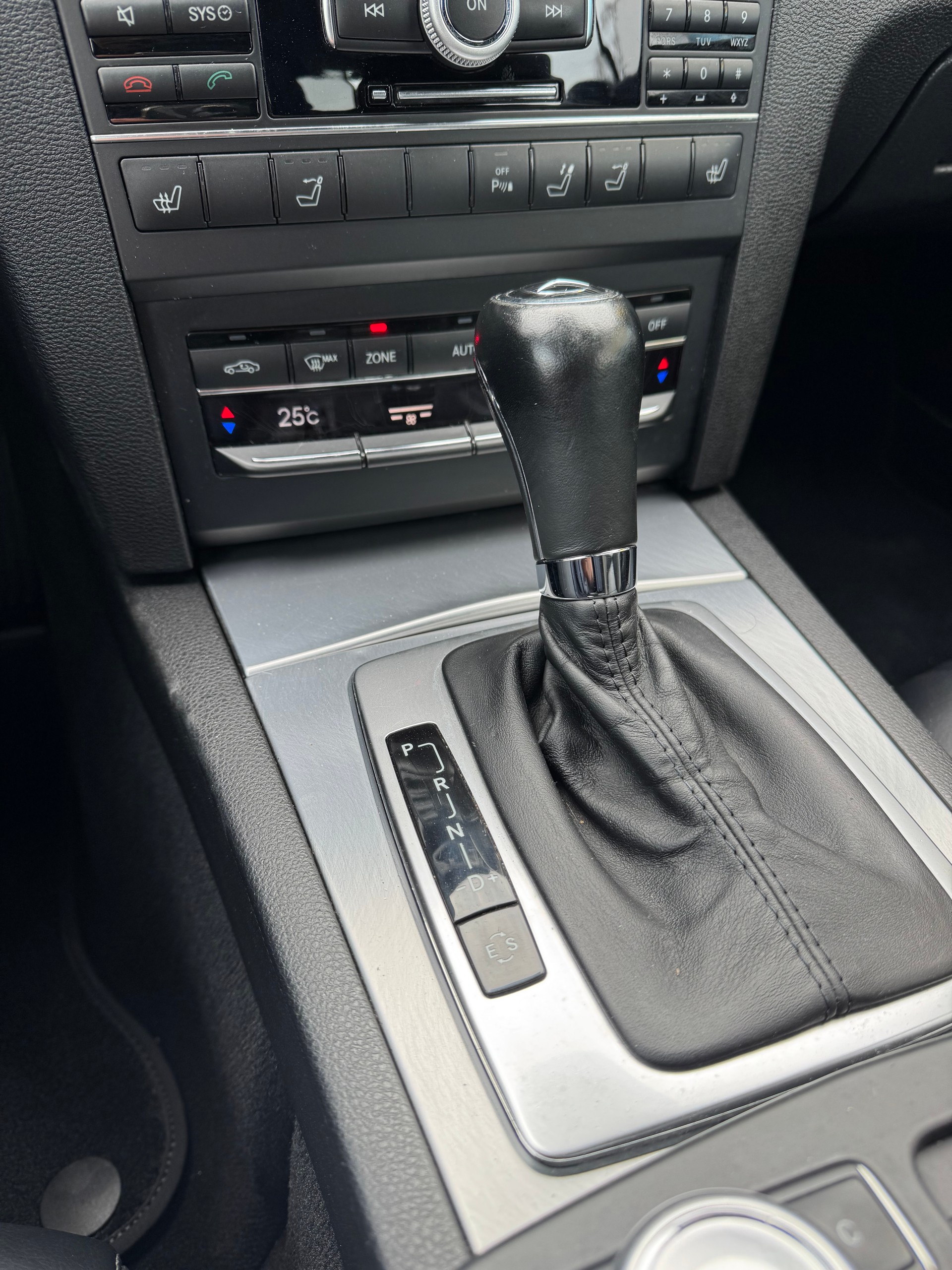 MERCEDES-BENZ E 220 CDI BlueEfficiency 7G-Tronic-image-11