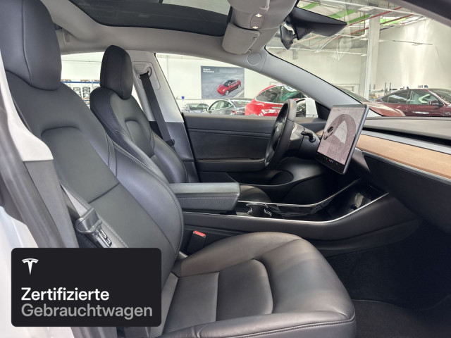 TESLA Model 3 Rear-Wheel Drive-showroom-element-2