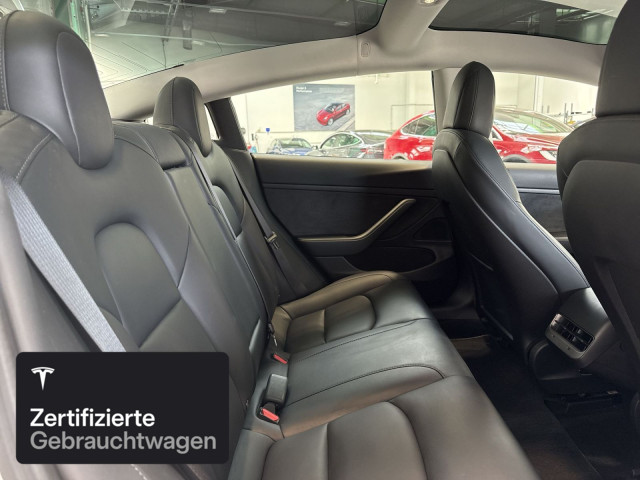 TESLA Model 3 Rear-Wheel Drive-showroom-element-3