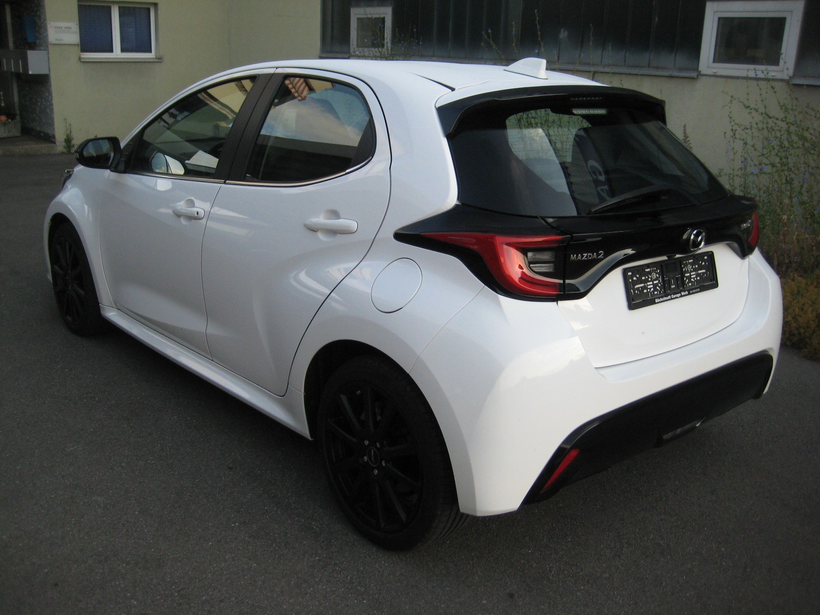 MAZDA 2 Hybrid Agile-image-2