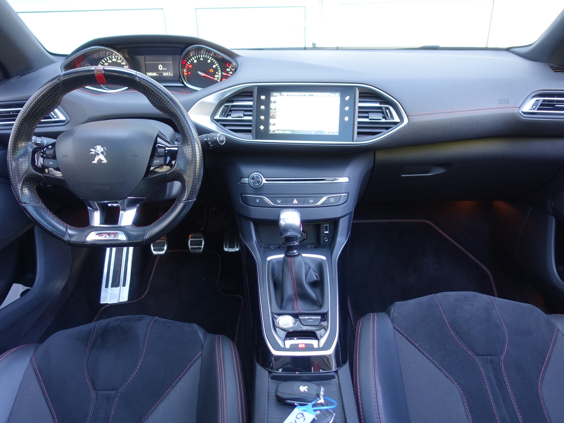 PEUGEOT 308 1.6 GTi-image-10