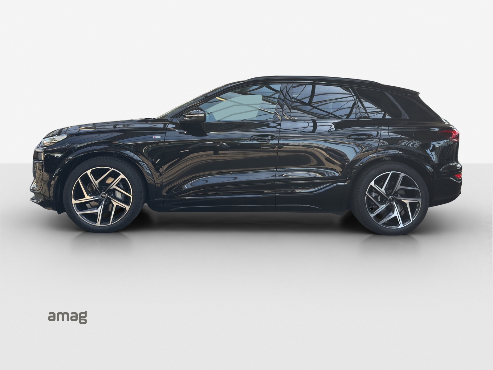 AUDI Q6 e-tron quattro-showroom-element-1
