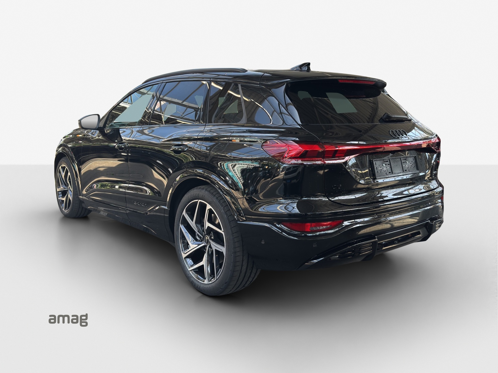 AUDI Q6 e-tron quattro-showroom-element-2