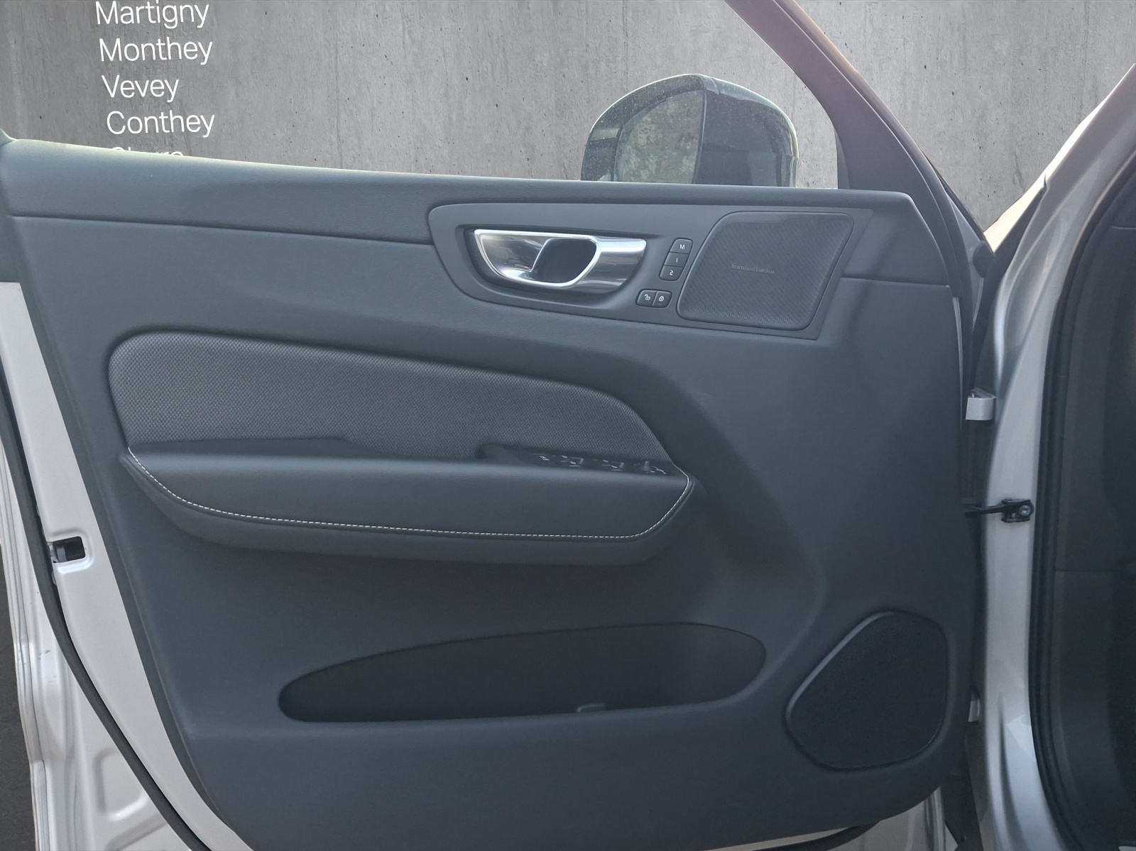 Image VOLVO XC60 XC60 B4 Diesel Mild Hybrid AWD R-Design Geartronic