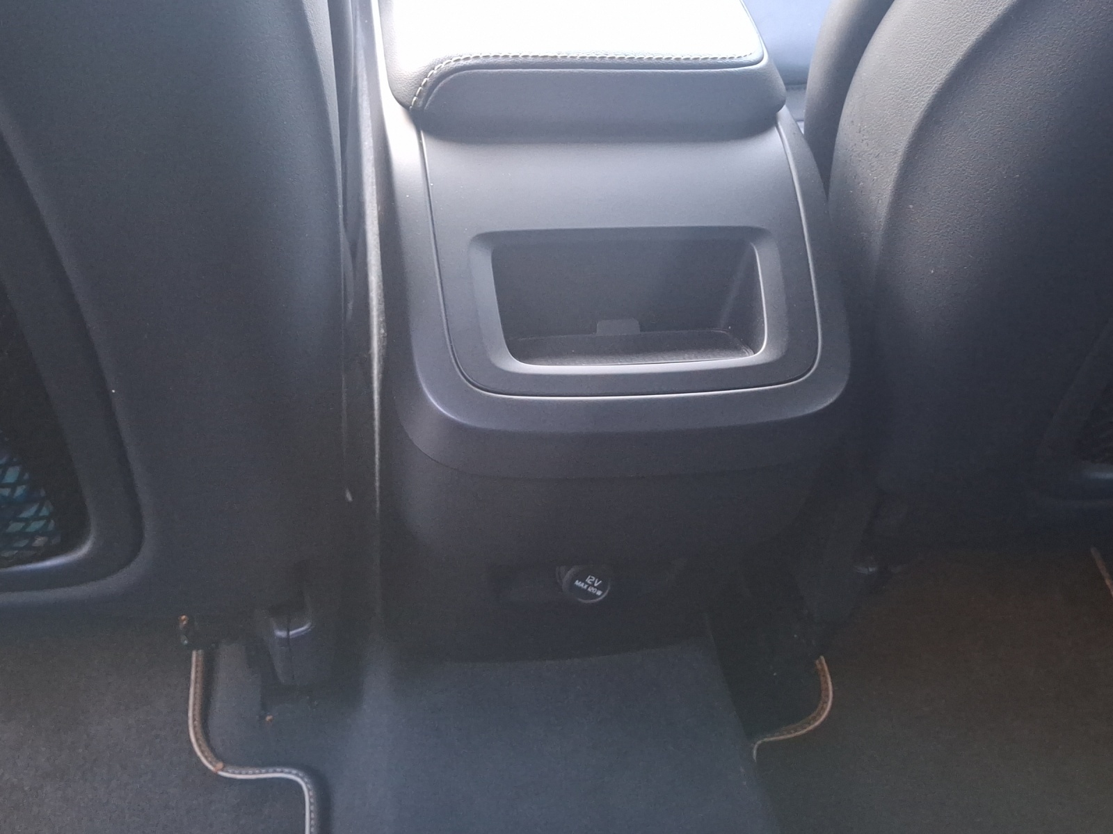 Image VOLVO XC60 XC60 B4 Diesel Mild Hybrid AWD R-Design Geartronic