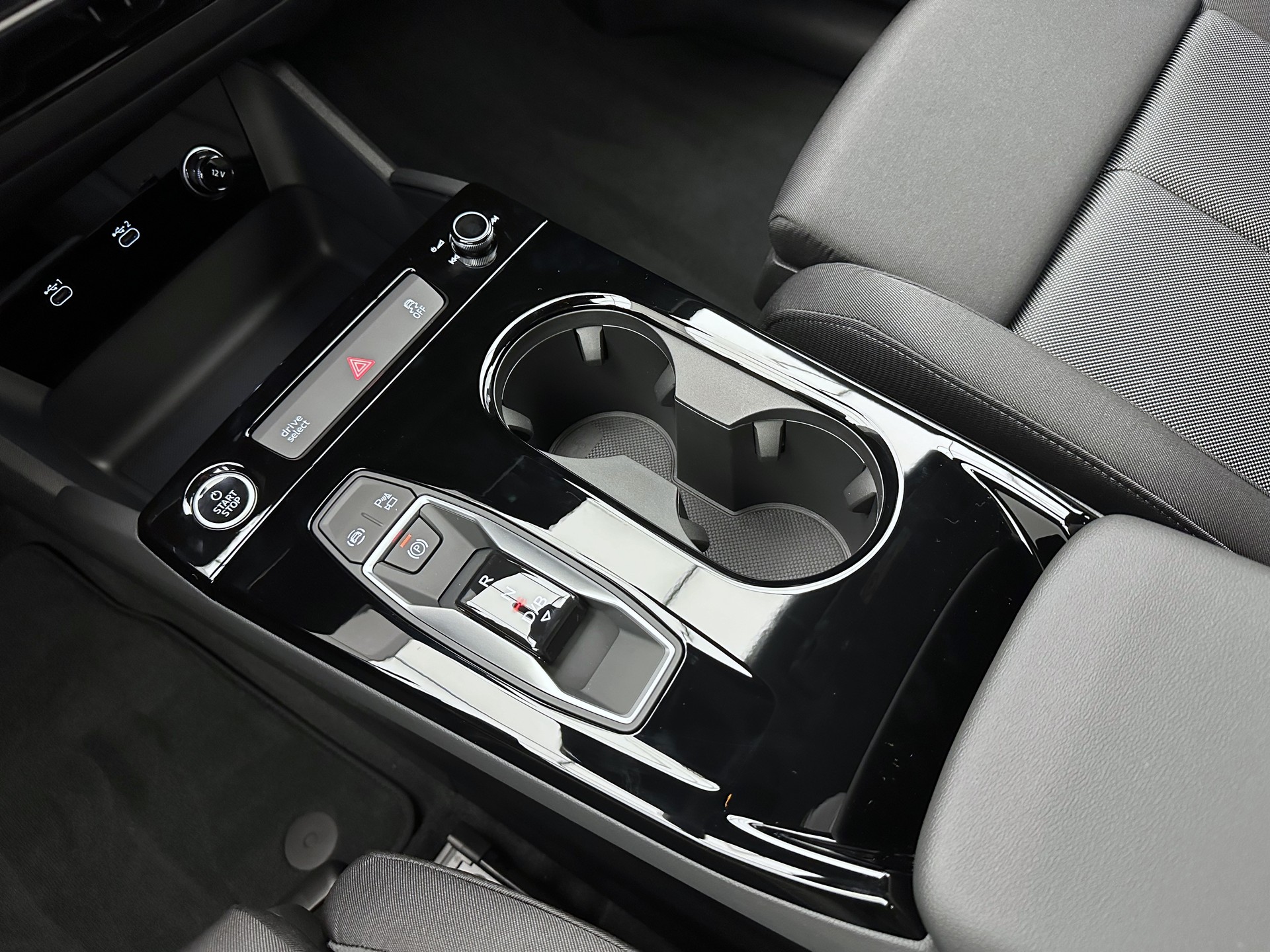 AUDI Q6 e-tron quattro-image-11