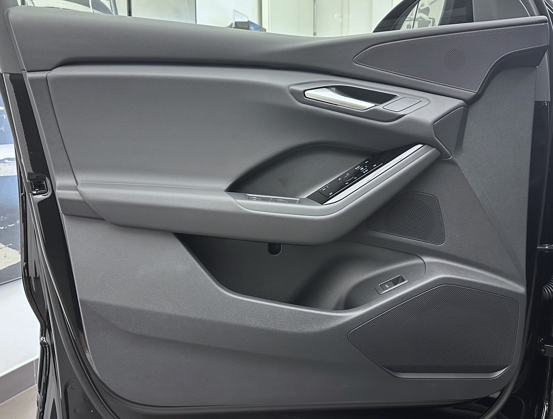 AUDI Q6 e-tron quattro-image-4