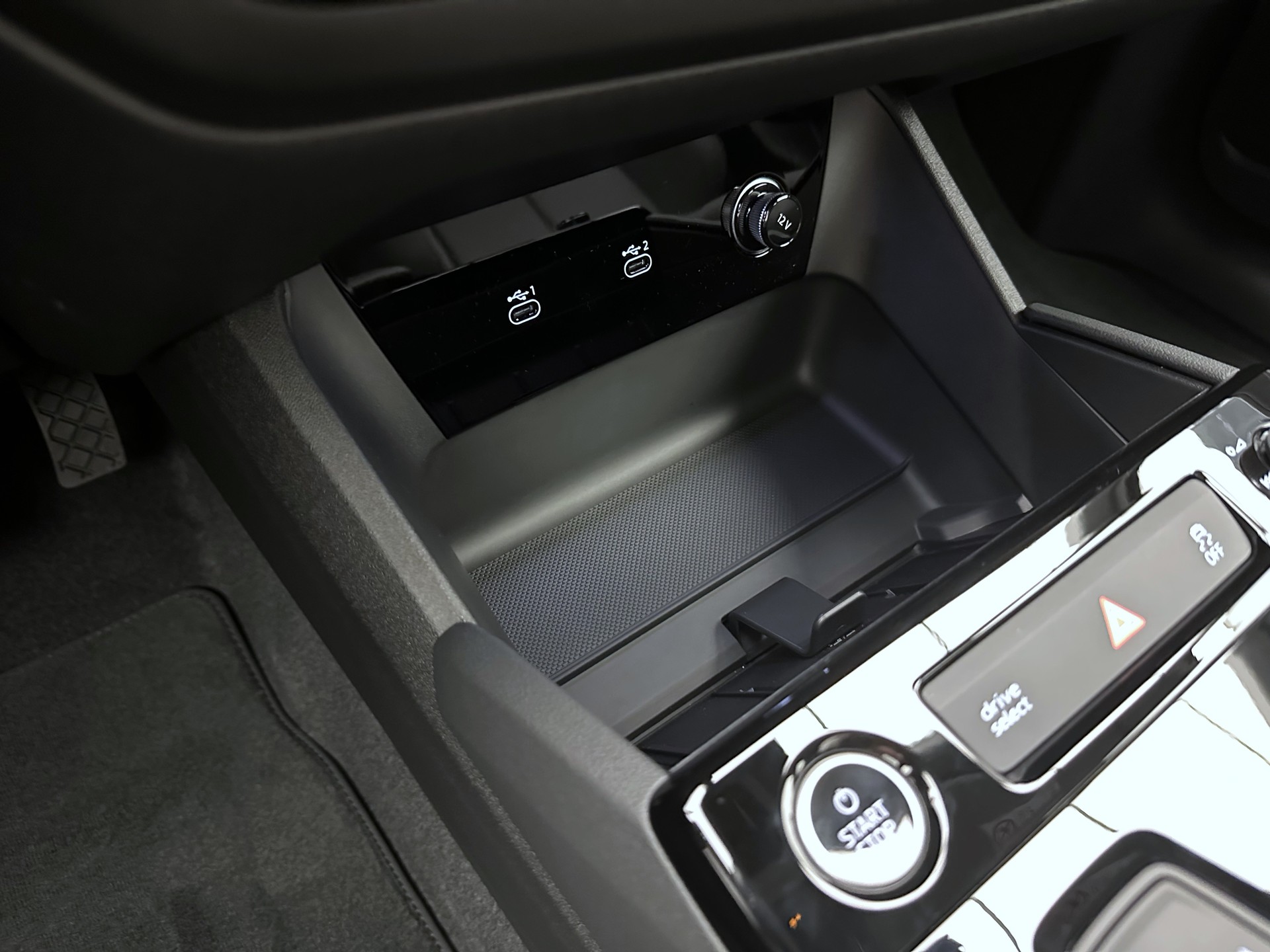 AUDI Q6 e-tron quattro-image-12