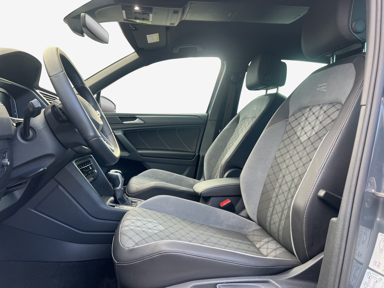 VW Tiguan 2.0 TDI SCR R-Line 4Motion DSG-image-7