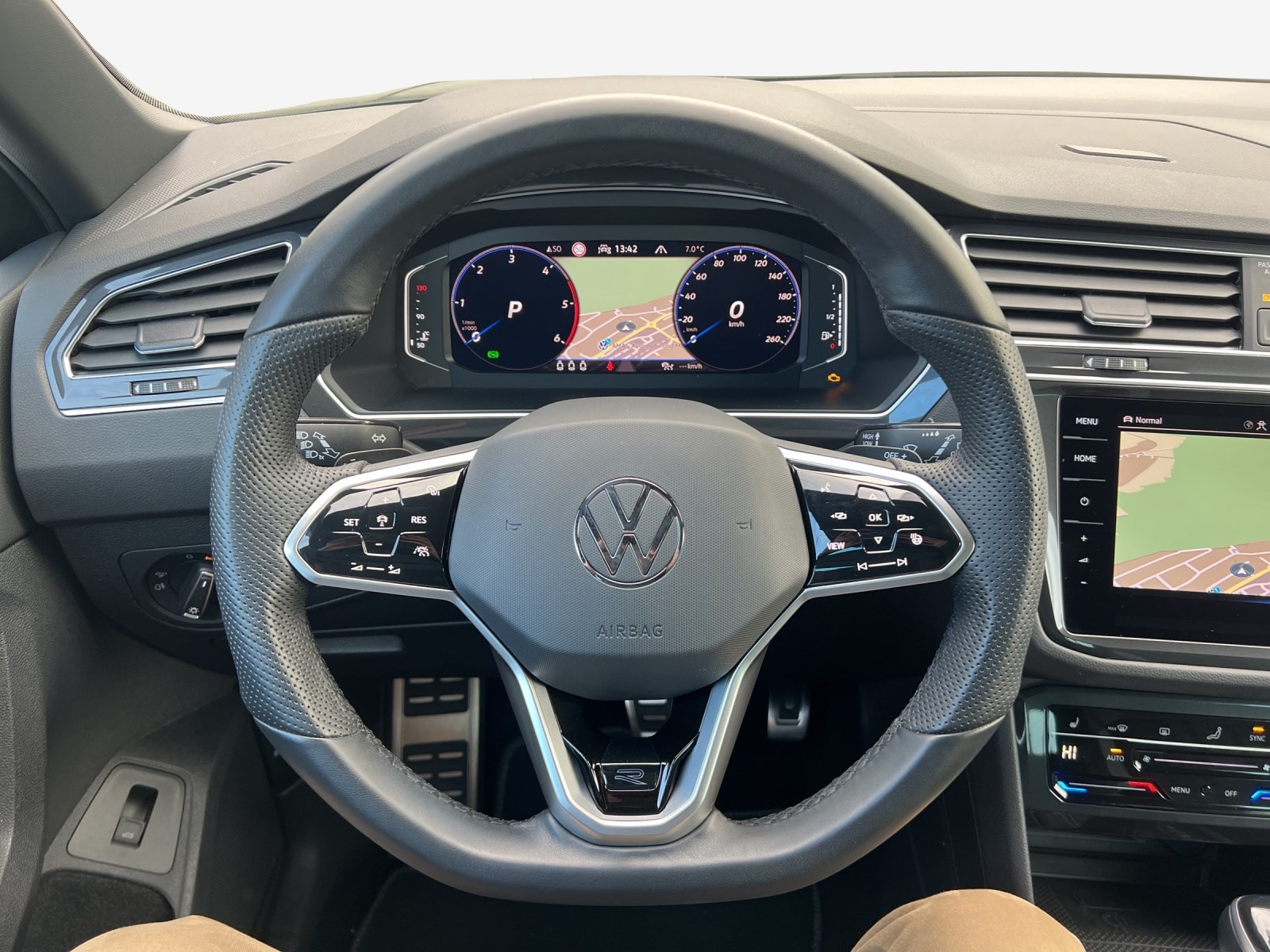 VW Tiguan 2.0 TDI SCR R-Line 4Motion DSG-image-9