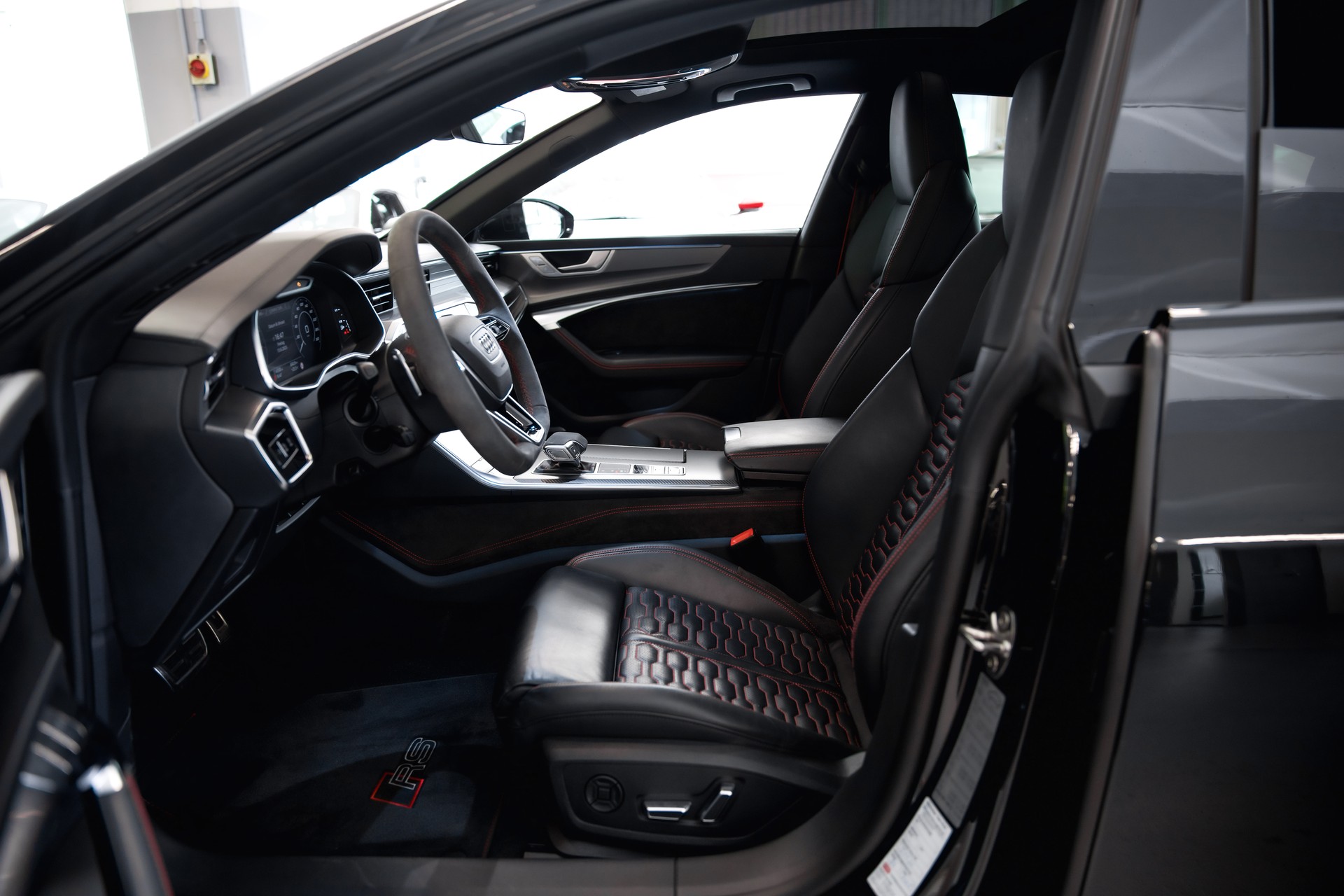 AUDI RS7 Sportback MHEV *CH-Fhz.*-image-17