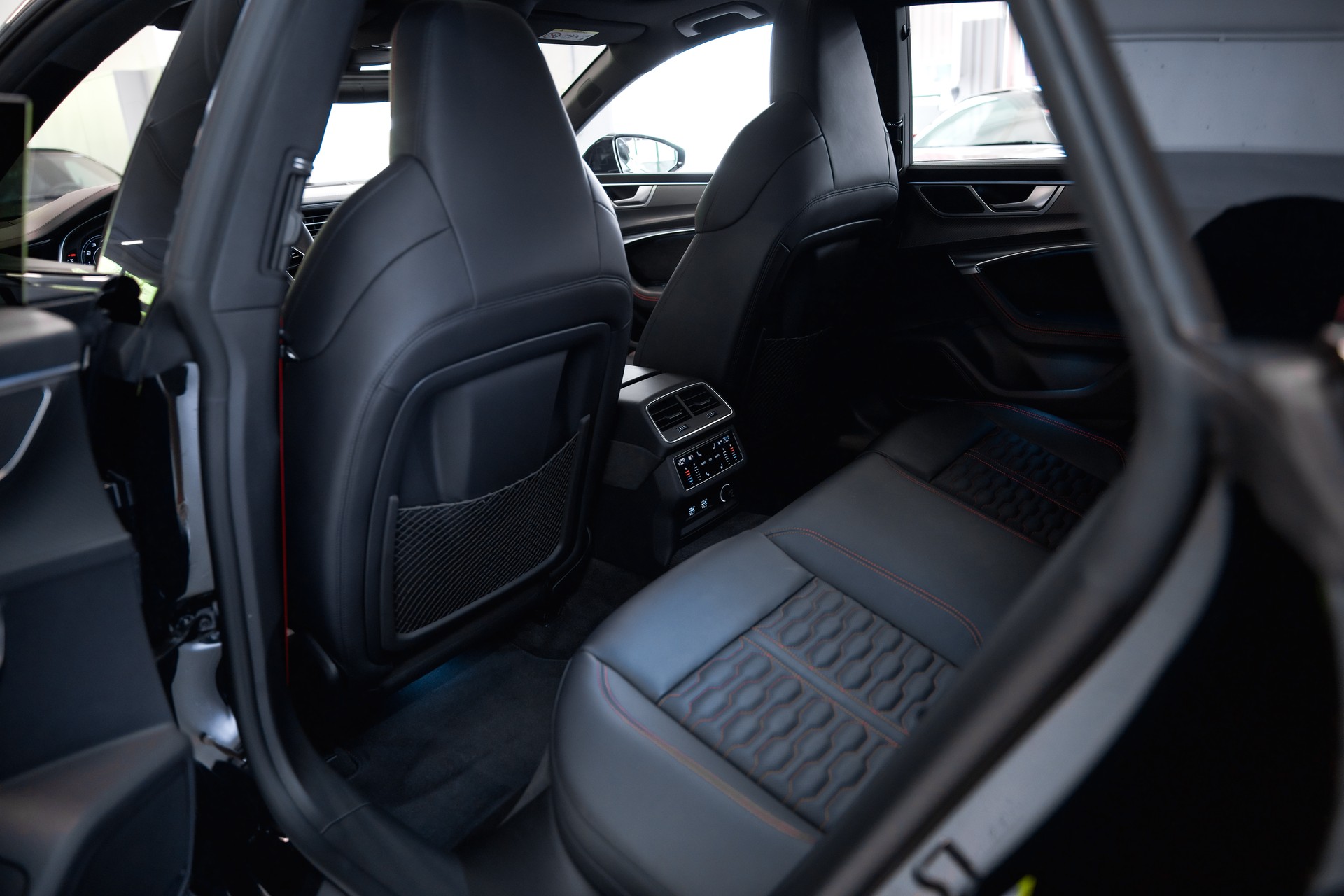 AUDI RS7 Sportback MHEV *CH-Fhz.*-image-19