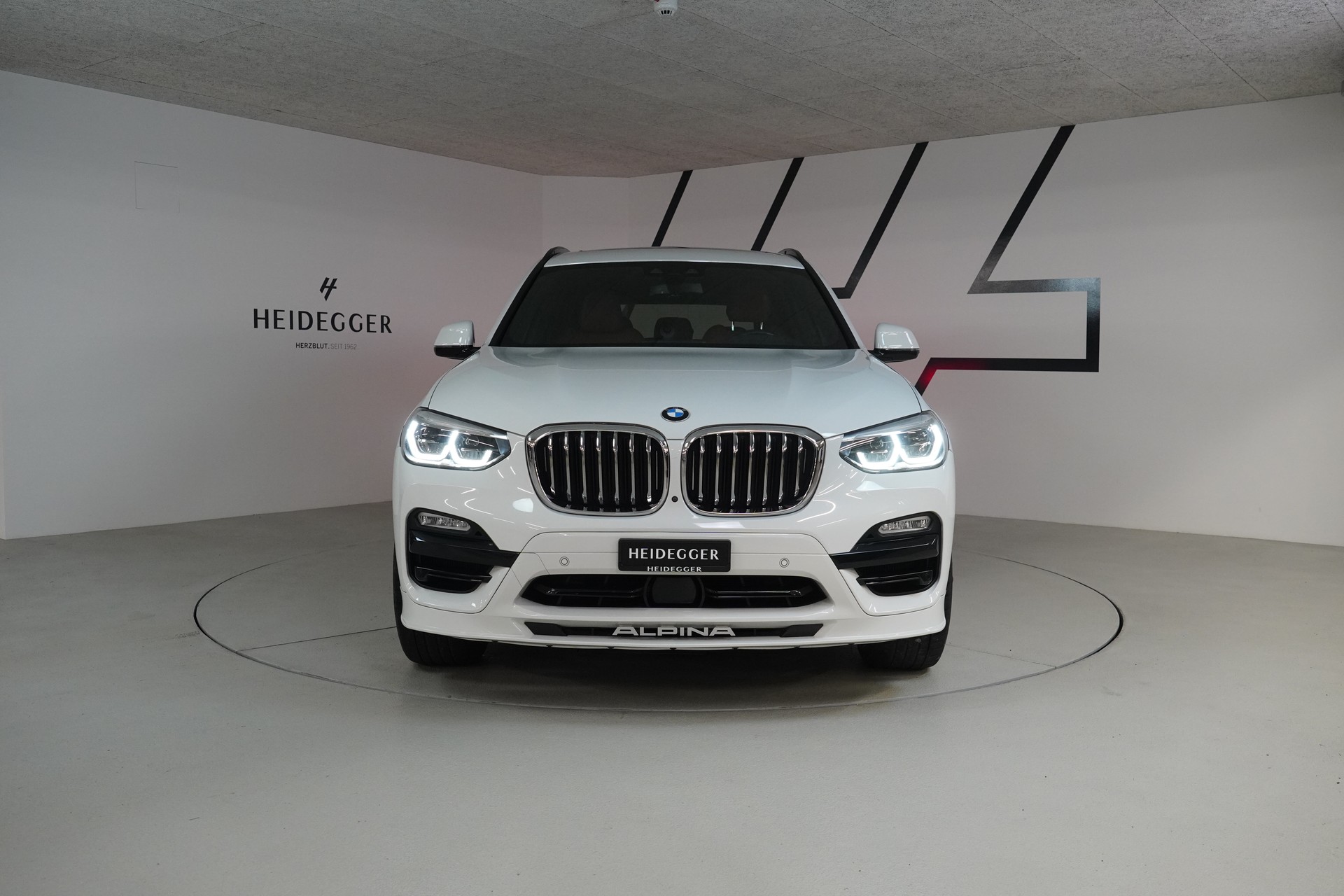 BMW-ALPINA XD3 Switch-Tronic-showroom-element-1