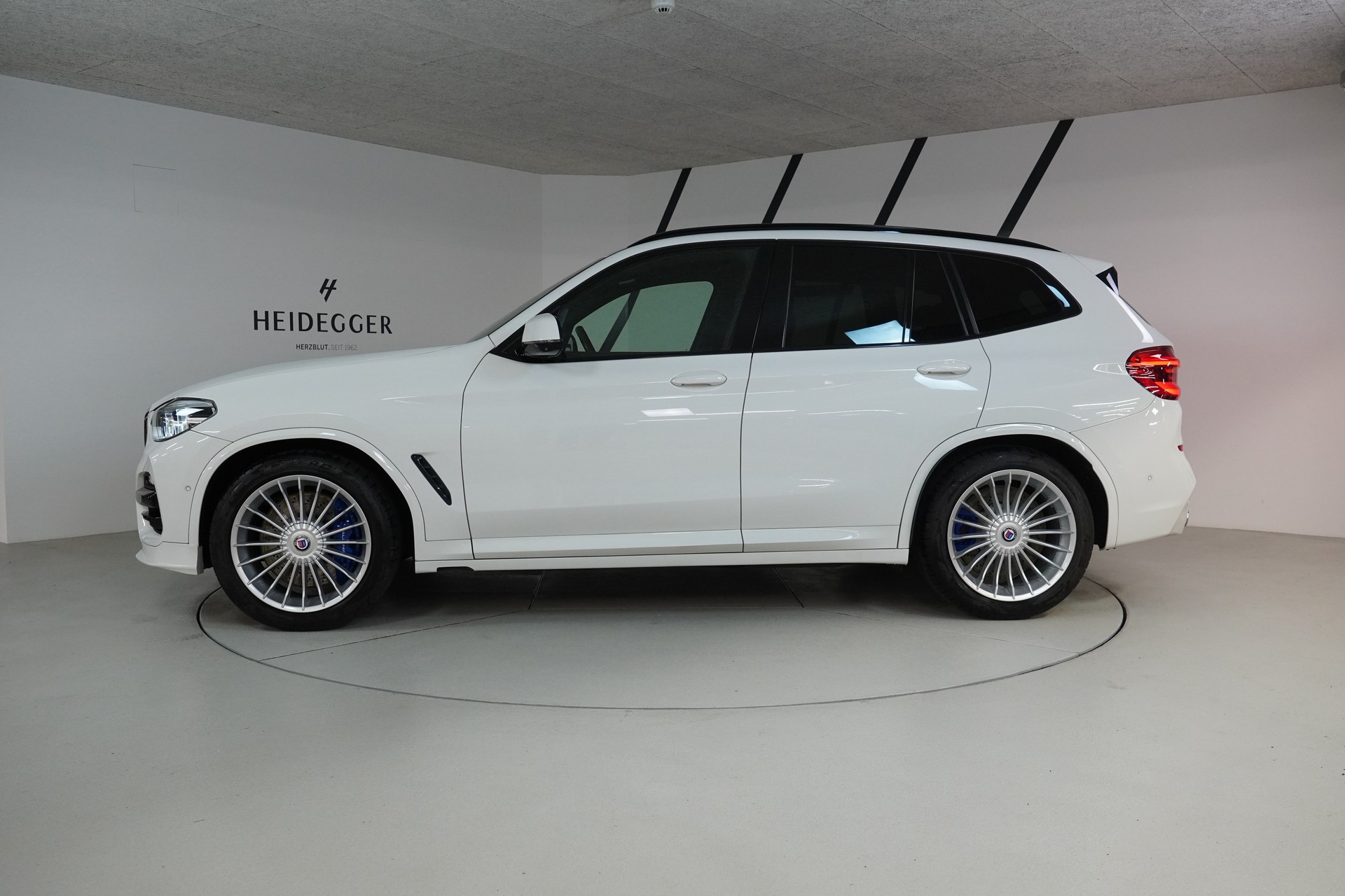 BMW-ALPINA XD3 Switch-Tronic-showroom-element-3