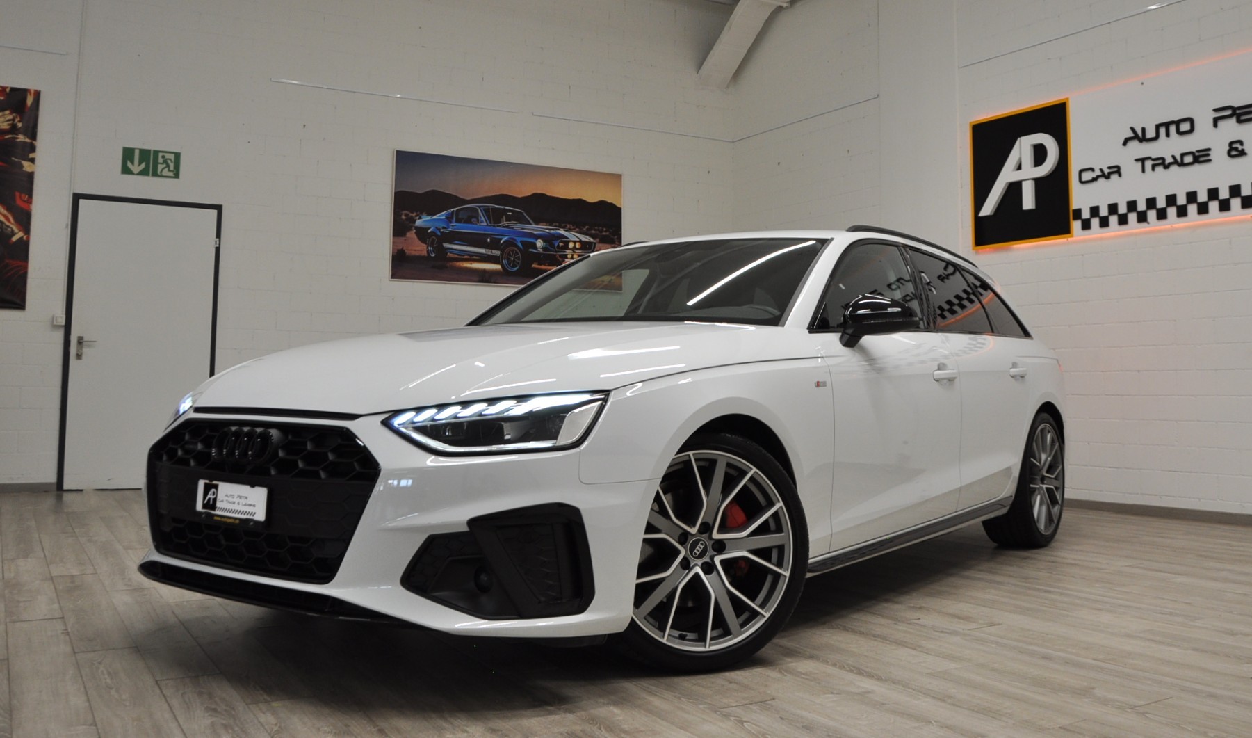 AUDI A4 Avant 40 TDI S line Competition quattro S-tronic-showroom-element-1