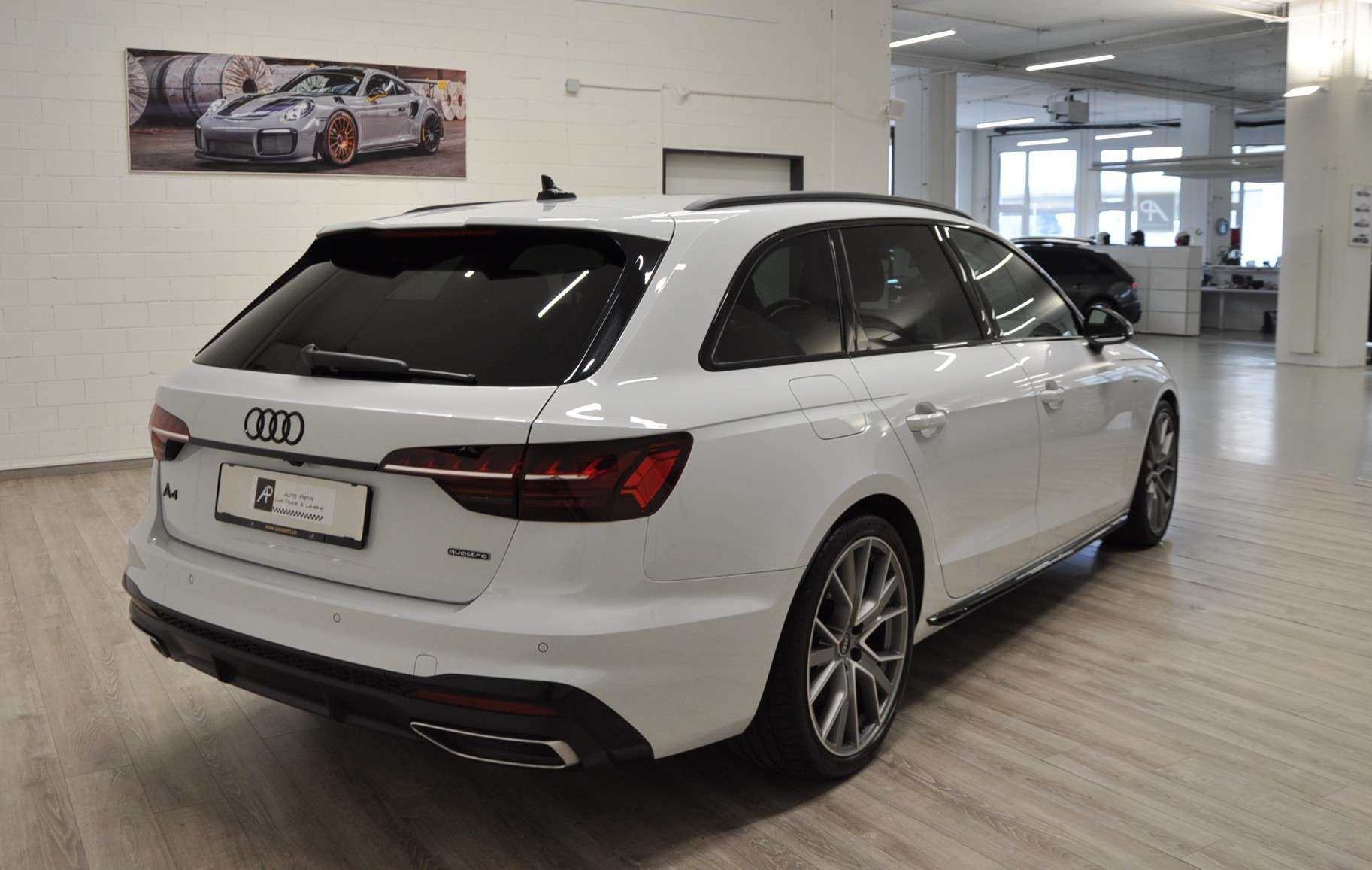 AUDI A4 Avant 40 TDI S line Competition quattro S-tronic-showroom-element-3